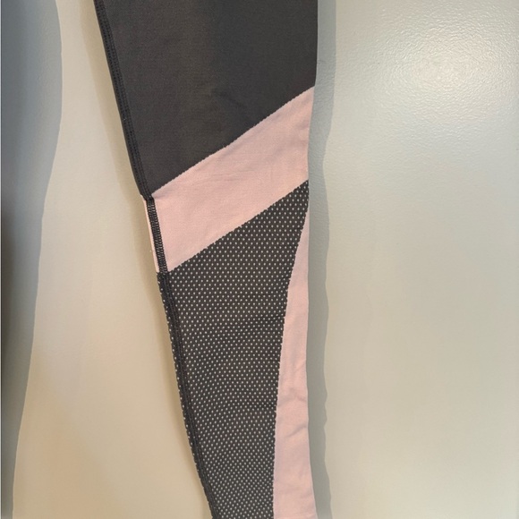 Forever21 Gray & Lavender Gym Colorblock Leggings (Size Small) - Picture 4 of 8